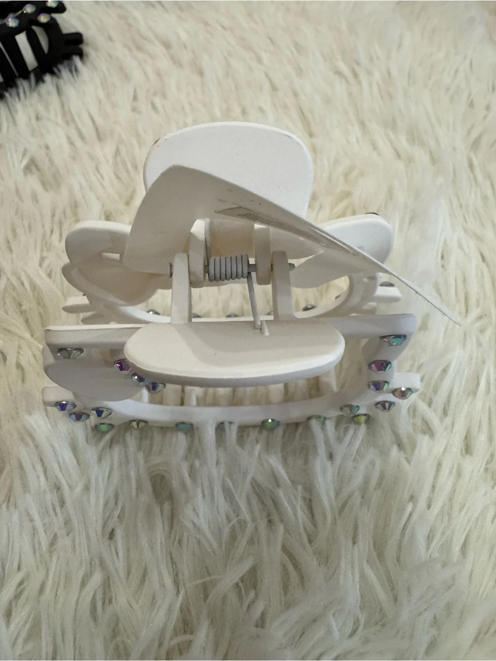 White hello kitty with Bow Hair Clip claw with Sparkling Rhinestones